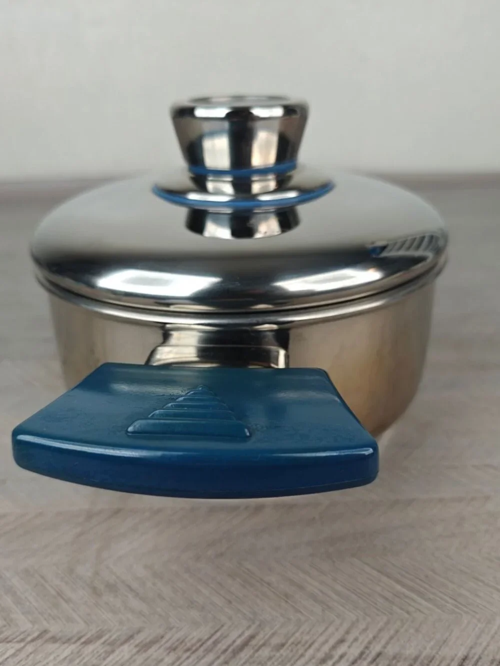 Air Core Walkaway Cookware Stainless Steel 1Qt Saucepan W/Lid Thermostat Blue
